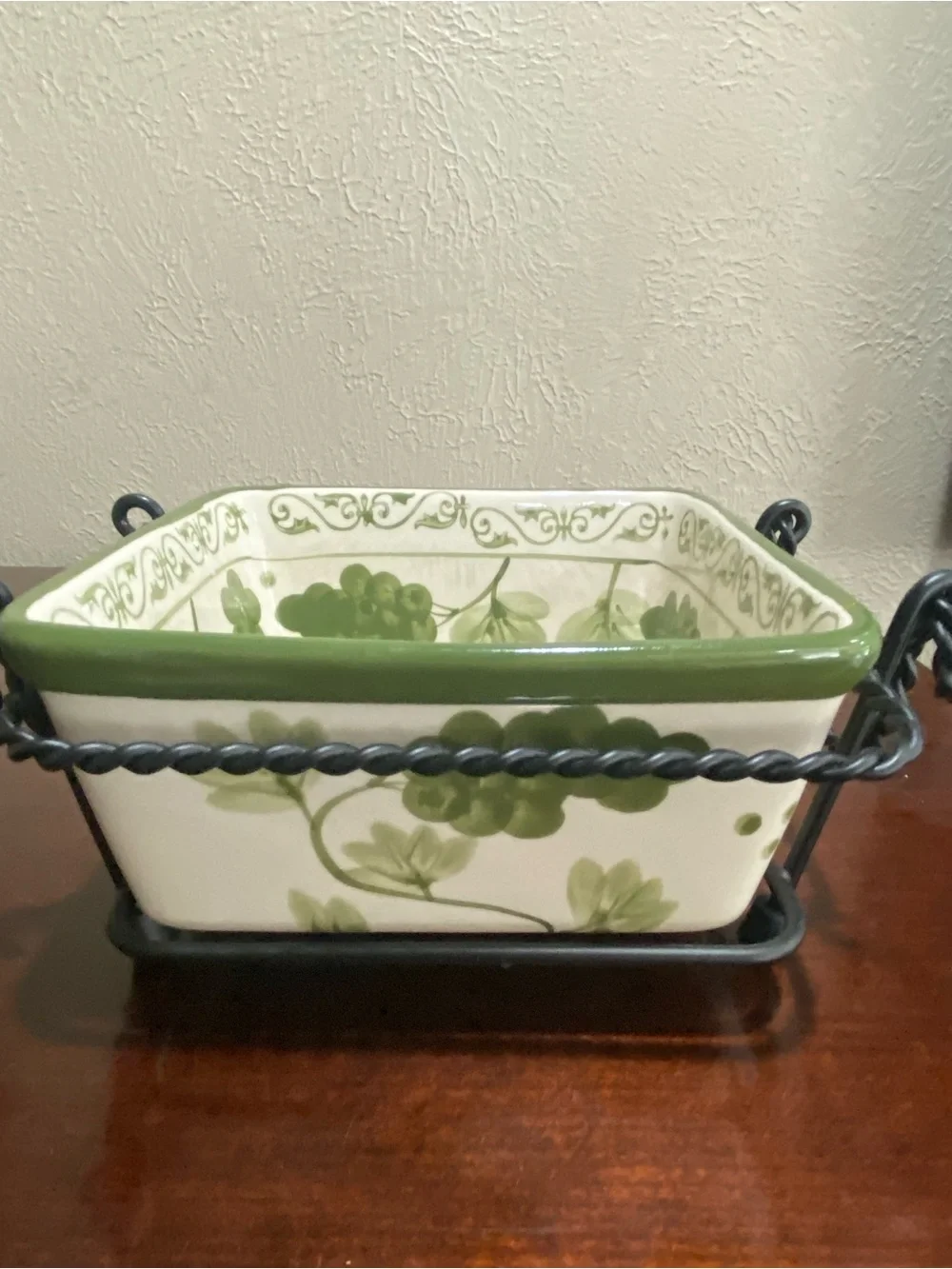 Temptations by Tara, Vineyard Green Square Baker W/ Black Wire Serving Rack 1 QT
